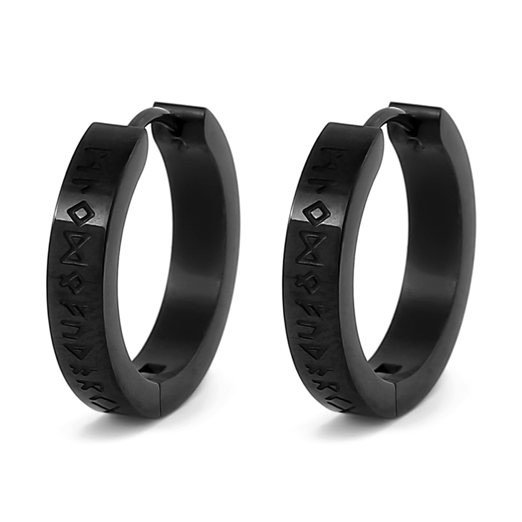 Svarta creoler med runor – ringörhängen i vikingastil