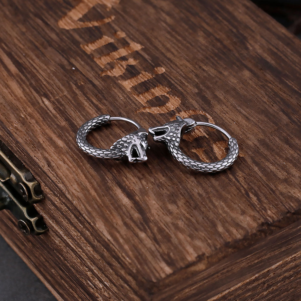 Creolörhängen i stål med varghuvuden