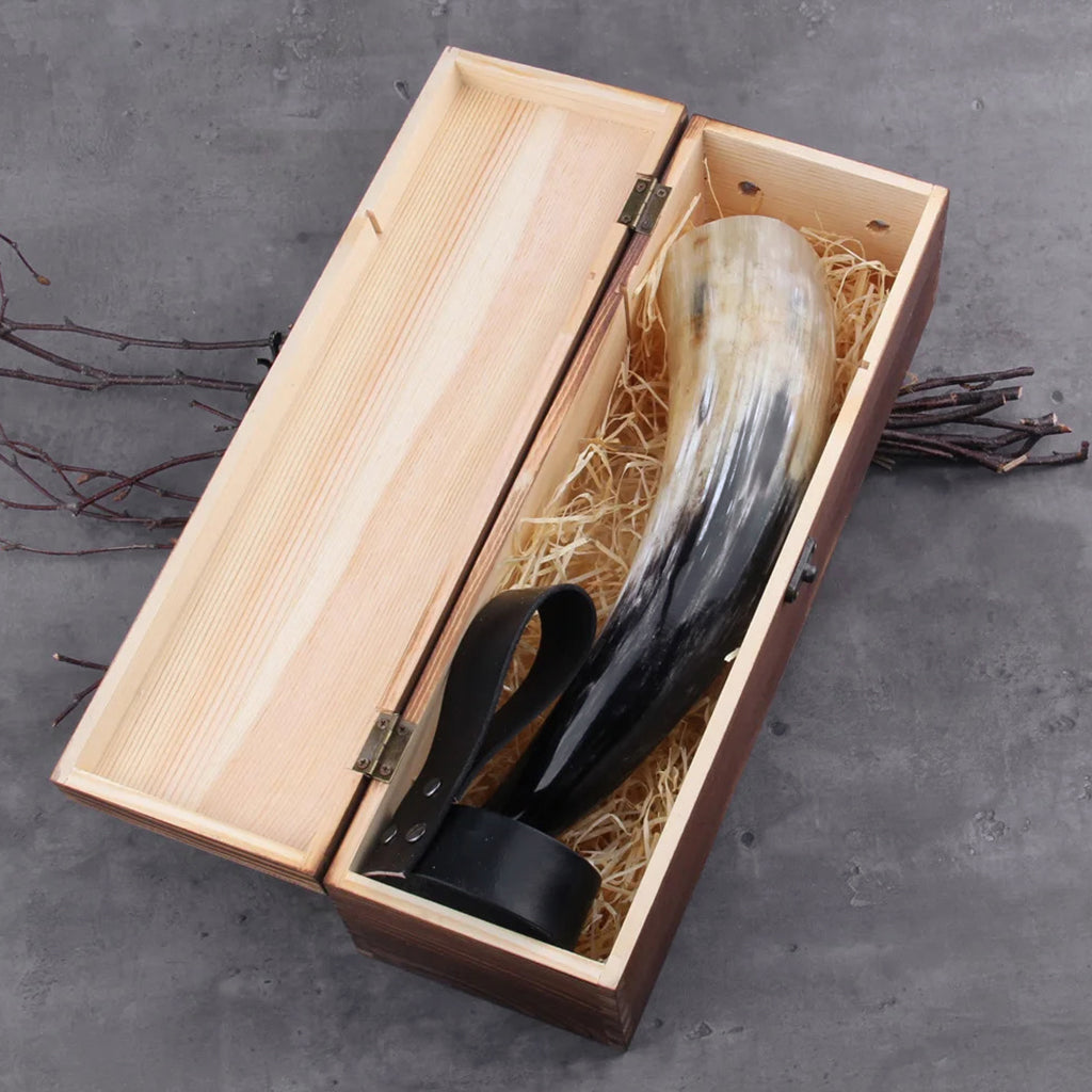 Traditionellt drickshorn inspirerat av vikingatidens dryckeshorn – drick mjöd som en äkta viking