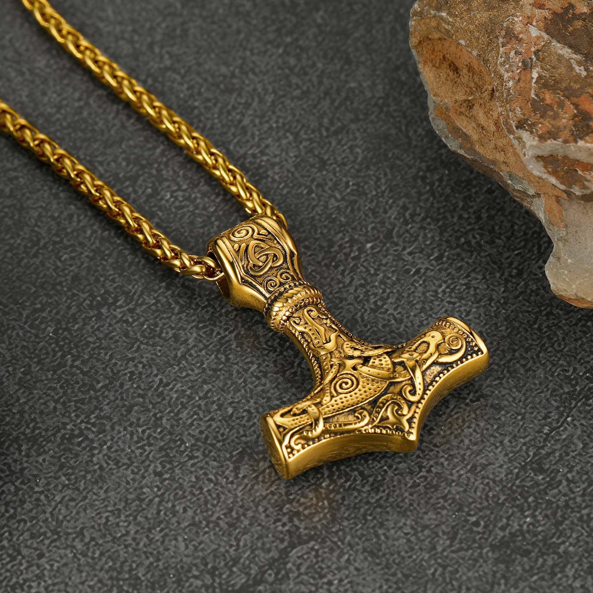 Guldtonat torshammare-halsband av rostfritt stål – vikingasmycke i guldfärg med Mjölner