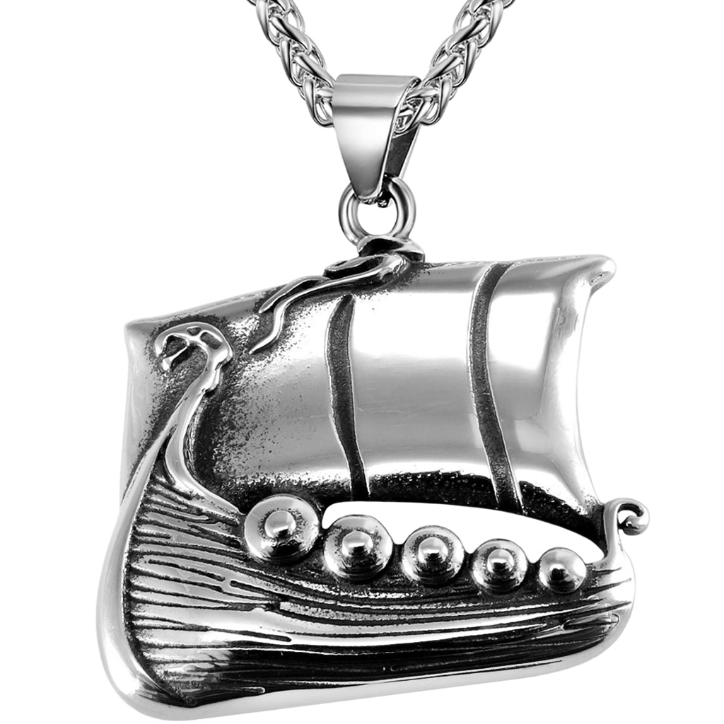 Hängsmycke föreställande vikingaskepp