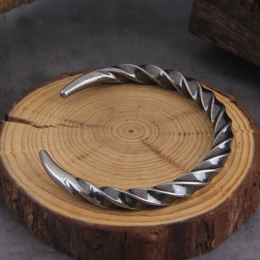 Manschettarmband med spiraldesign av rostfritt stål