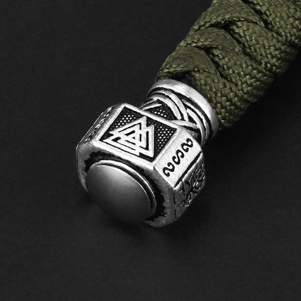 Mörkgrönt paracord nyckelhänge med Odens knop