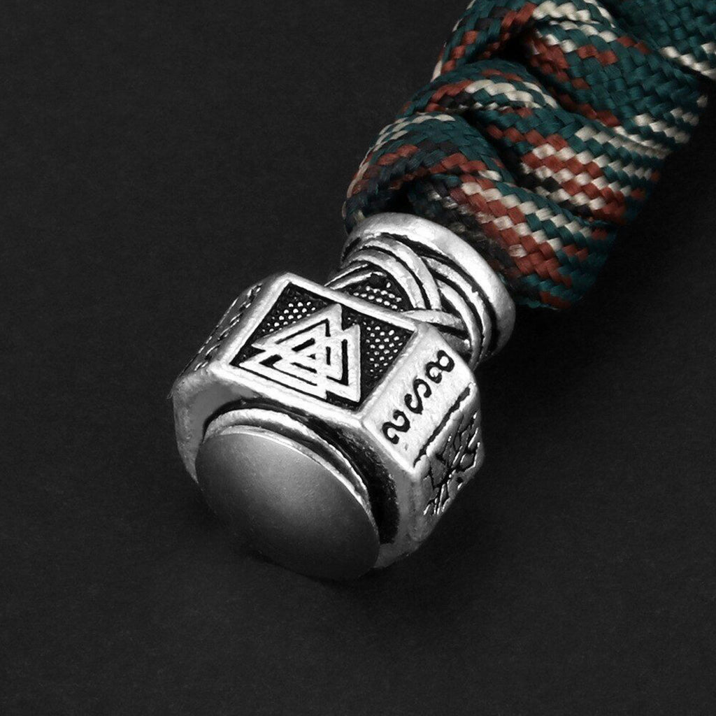 Nyckelring med militärfärgad fallskärmslina (parachute cord)