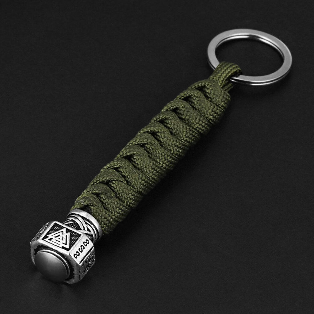 Armygrön paracord nyckelring med torshammare graverad med valknut
