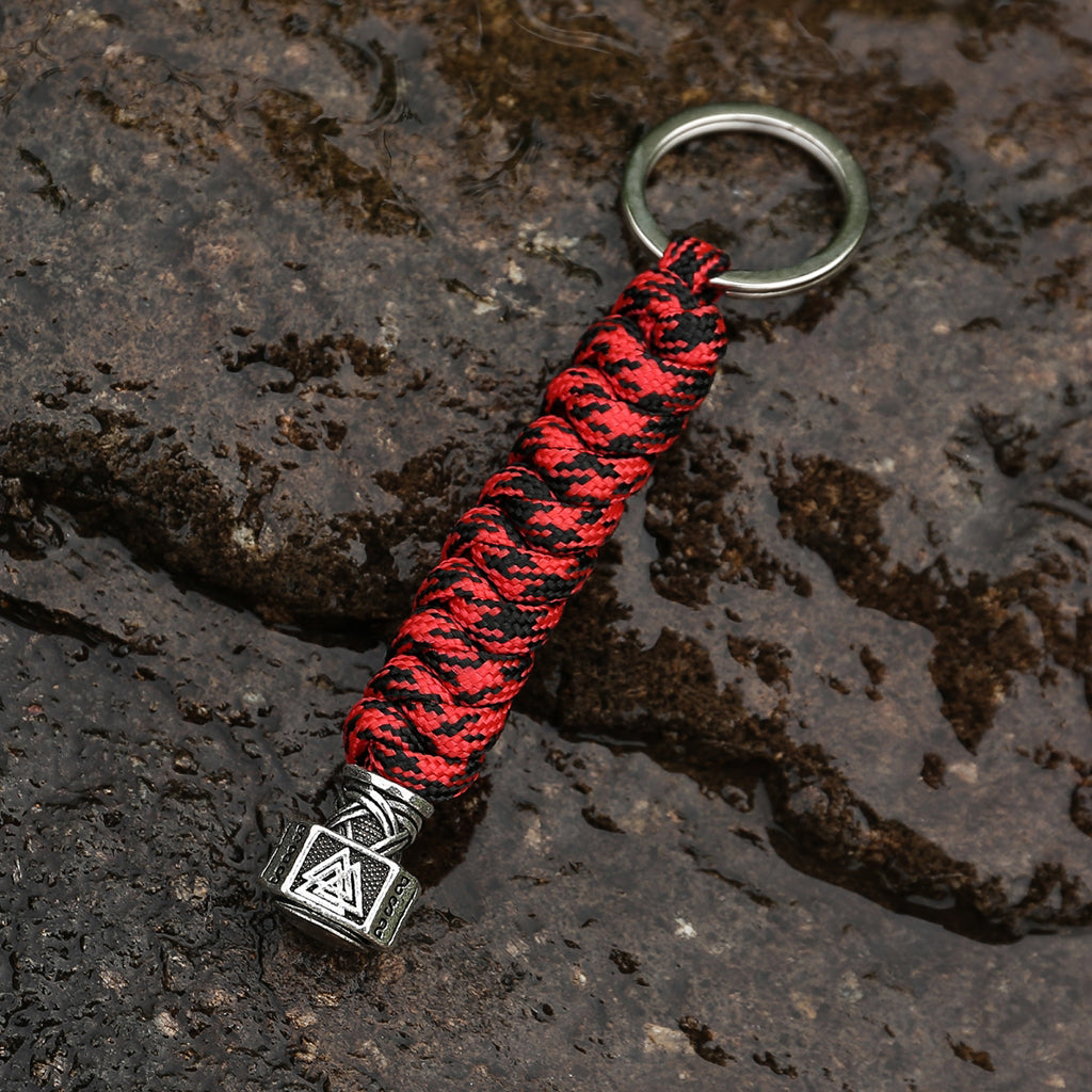 Röd paracord nyckelring med torshammare smycke i zink