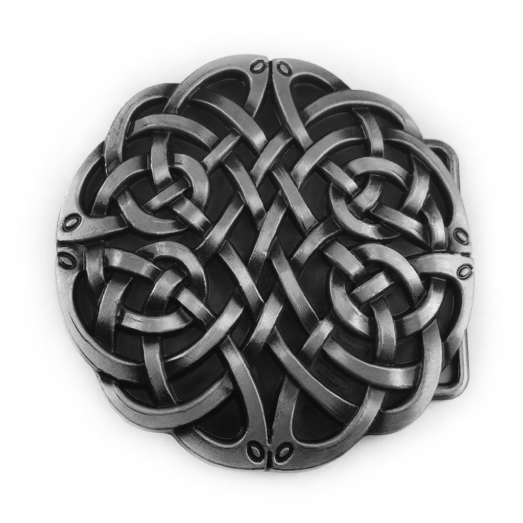 Silvrigt bältesspänne dekorerat med nordisk djurornamentik