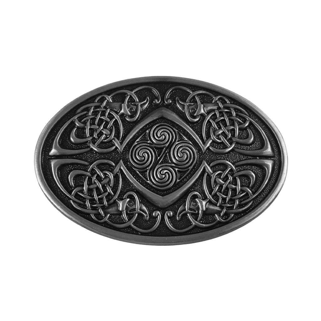 Silverfärgat bältesspänne garnerat med spiraler och nordisk ornamentik