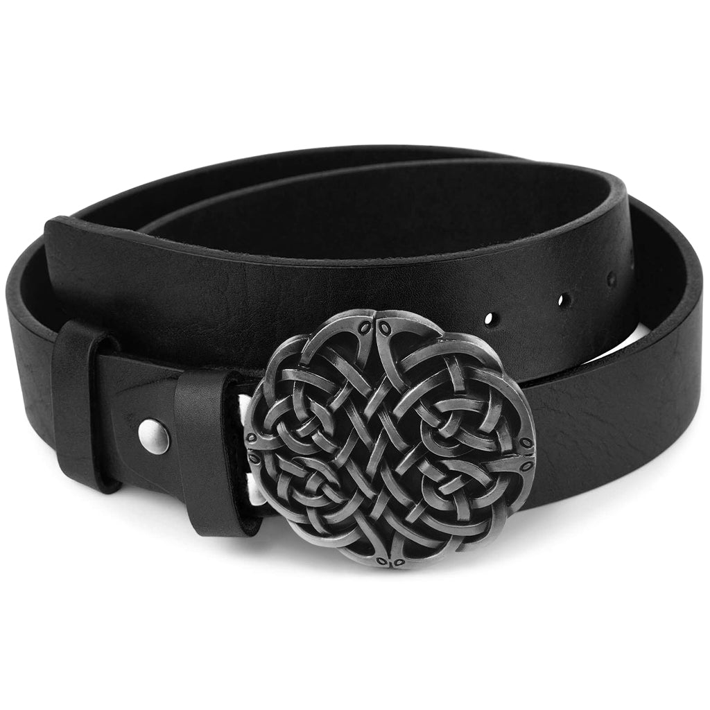Svart läderbälte och spänne som ser ut att komma från vikingatiden