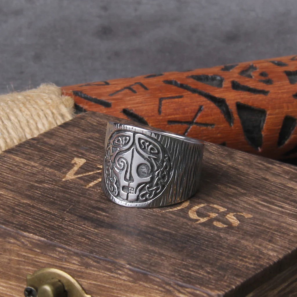 Stålring med Hel – dödsrikets härskarinna i nordisk mytologi