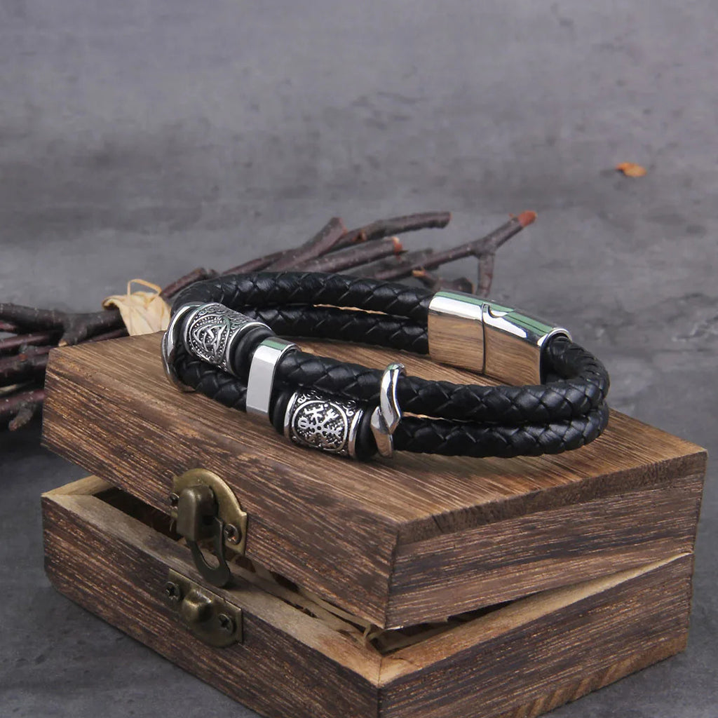 Svart dubbelt flätat läderarmband i vikingastil