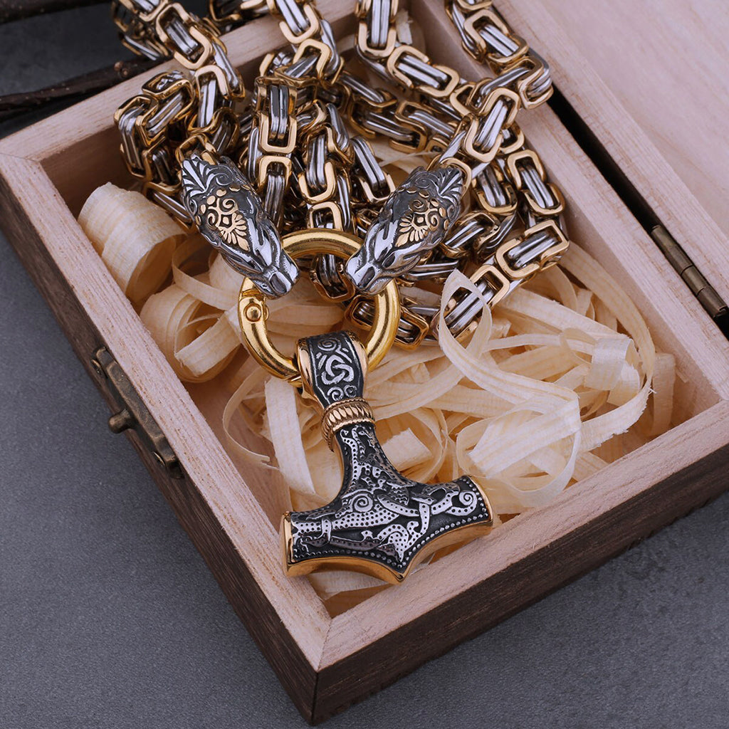 Tors hammare med bred stålkedja med kattdjur i ändarna