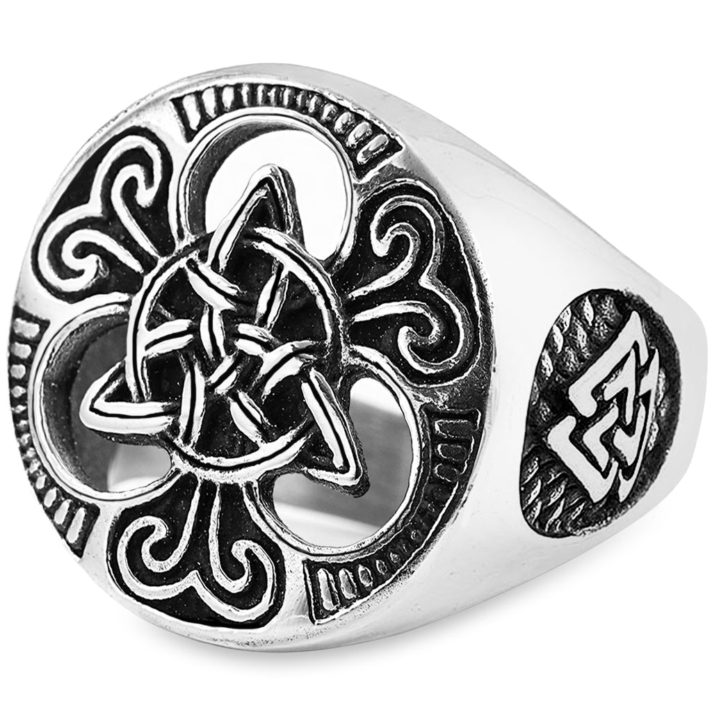 Ring med inringad triquetra på klacken