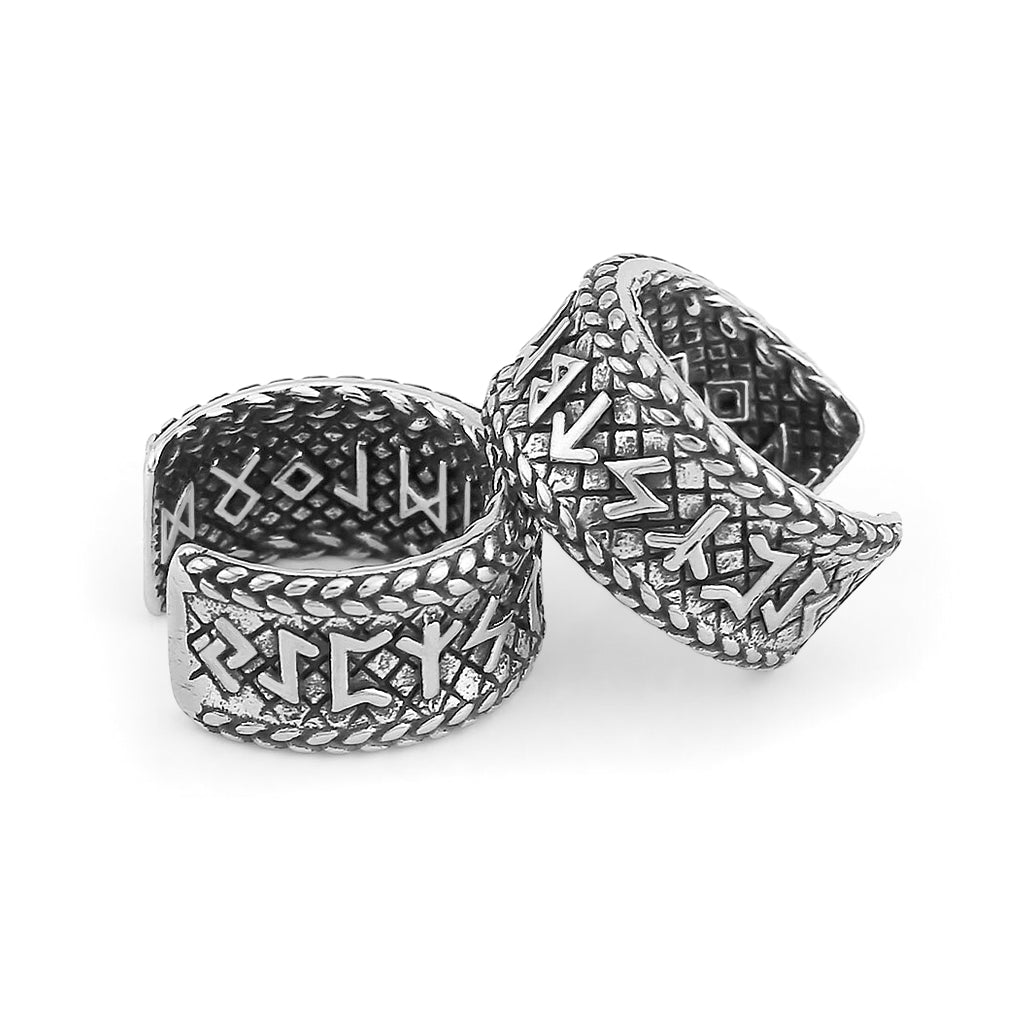 Viking ear cuffs dekorerade med autentiska vikingarunor