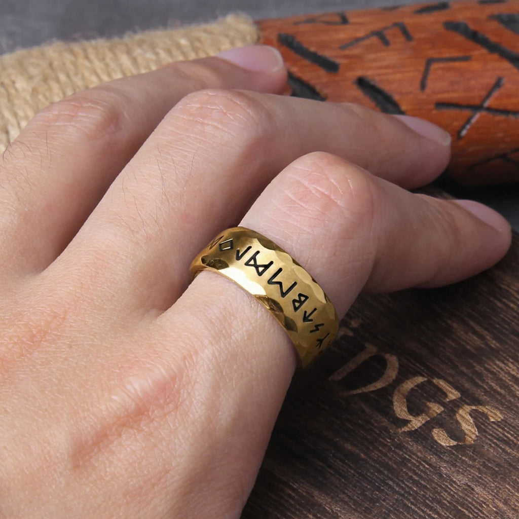 Viking guldring med fasade kanter, tillverkad av rostfritt stål