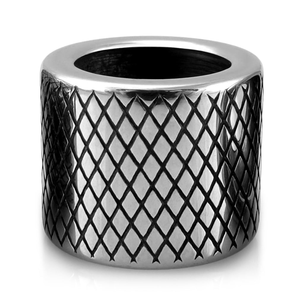 Modern viking hårprydnad med svärtat rutnätsmönster runtom