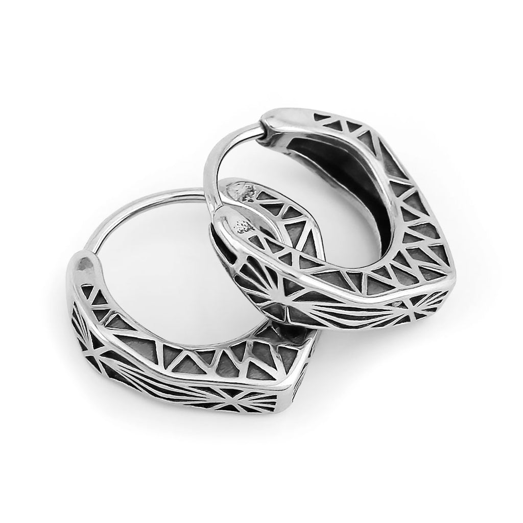 Stålfärgade viking hoops graverade med geometriska linjer