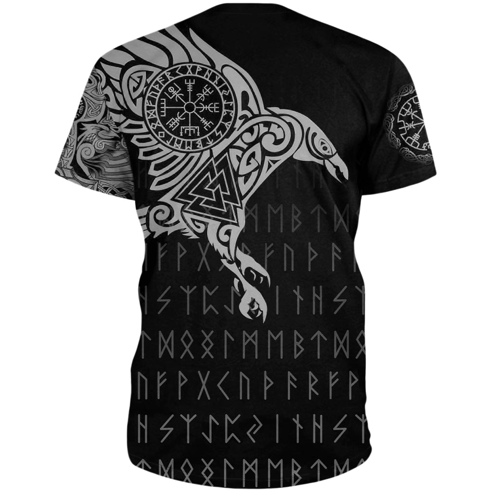Svartfärgad viking T-shirt med heltäckande textiltryck avbildande runsymboler och Odens korp