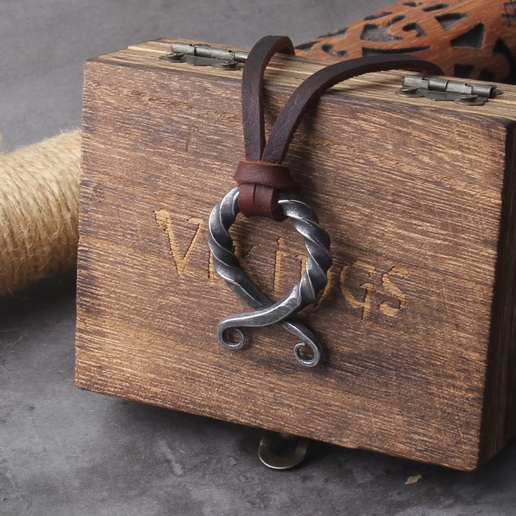 Viking troll cross med brun läderrem