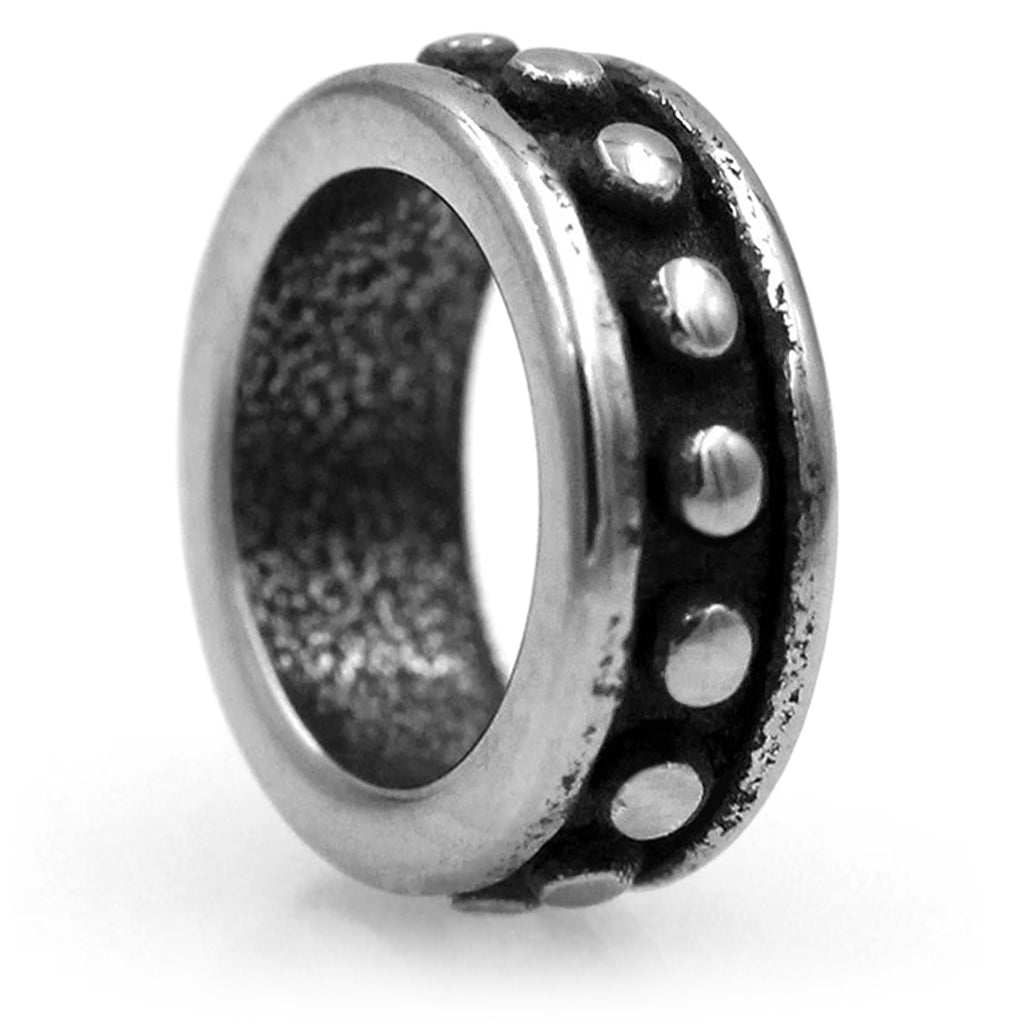 Smal vikingahårring smyckad med blankpolerade stålkulor runtom