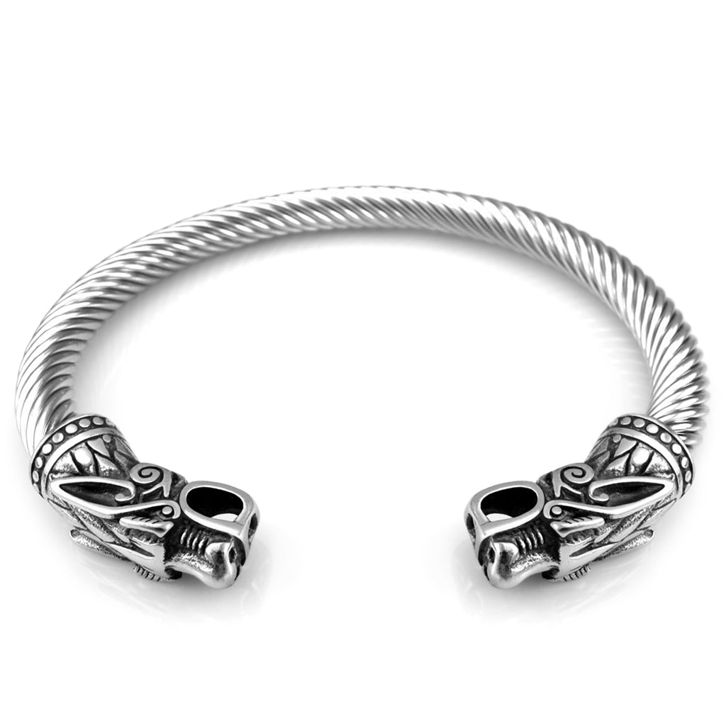 Vikingatida armring i stål med snidade varghuvuden