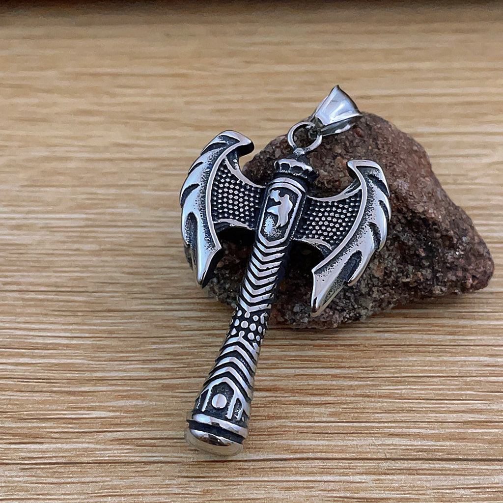 Amulett föreställande yxa i miniatyr