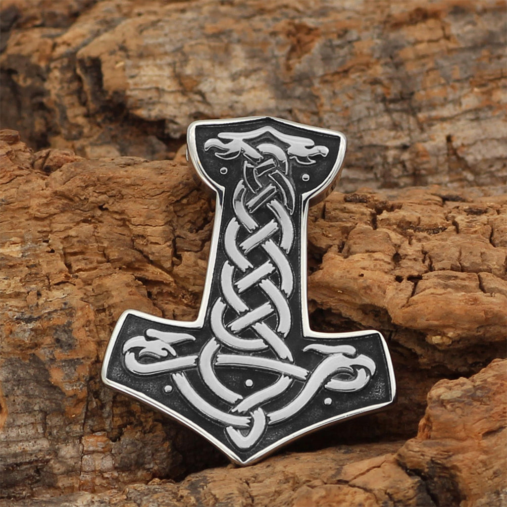 Stålfärgad berlock formad som Tors hammare