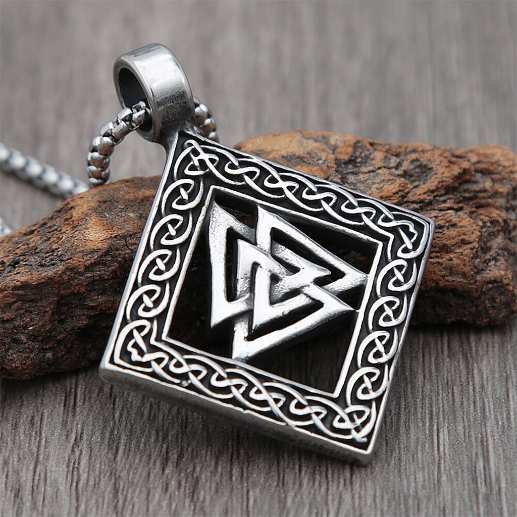 Stålfärgat halsband med Valknut även kallad Odens symbol