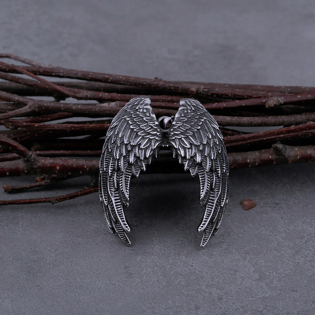 Vikingatida hängsmycke med vingdesign