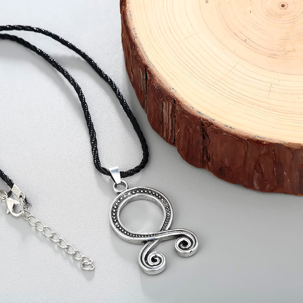 Nordiskt hängsmycke som bygger på smeden Kari Erlands smide