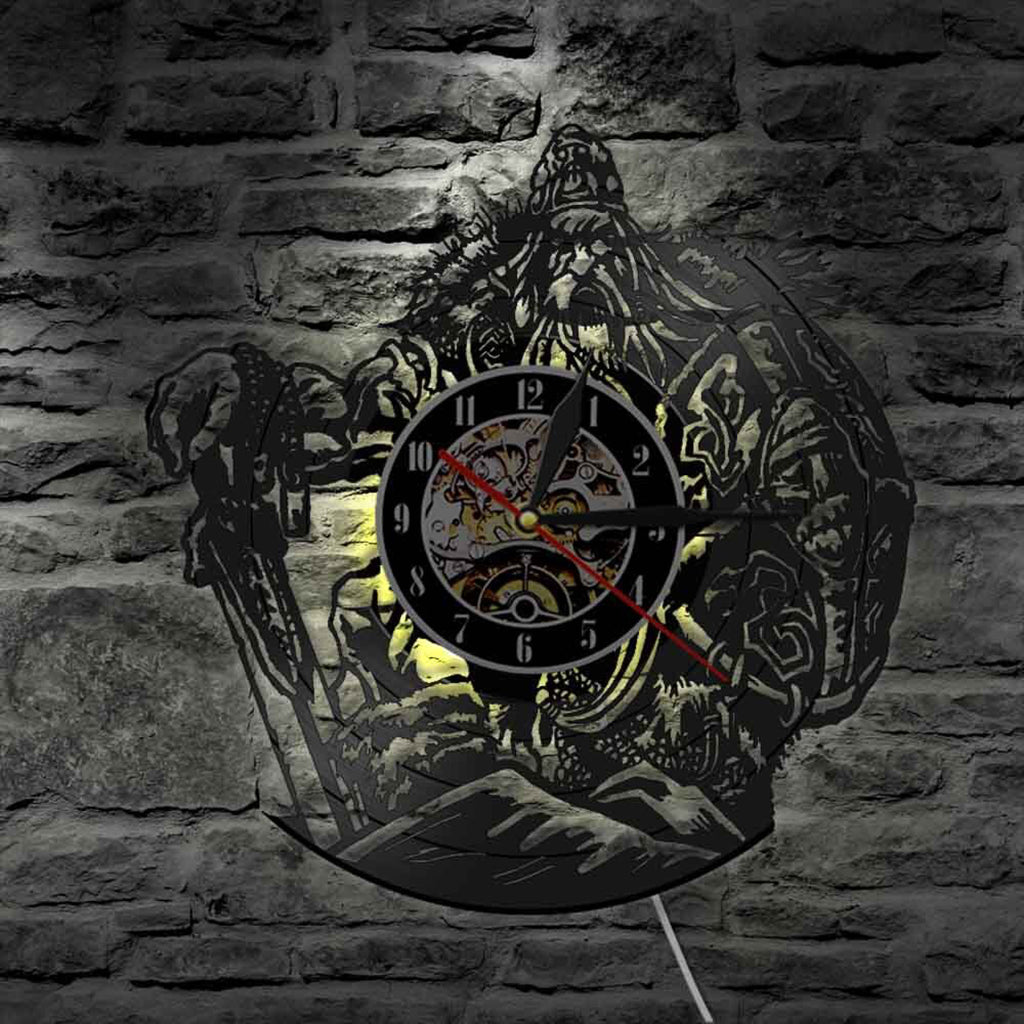 Svart vikingatida klocka för väggplacering