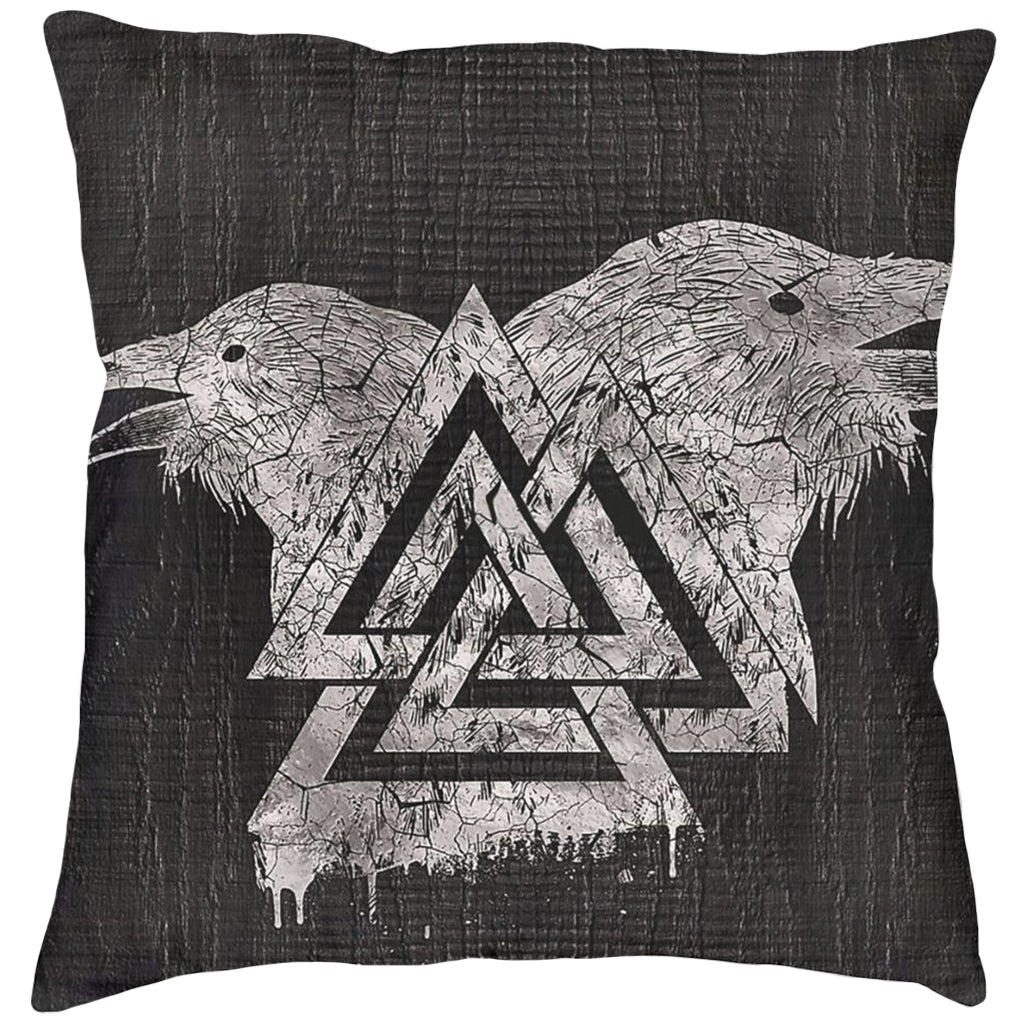 Grå kudde i polyester med vitt motiv av viking symbol och Odens korpar