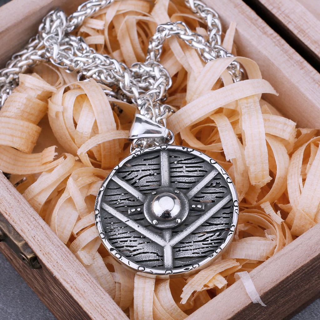 Vikingasmycke utsmyckat med samma symbol som Lagertha har på sin sköld i TV-serien Vikings