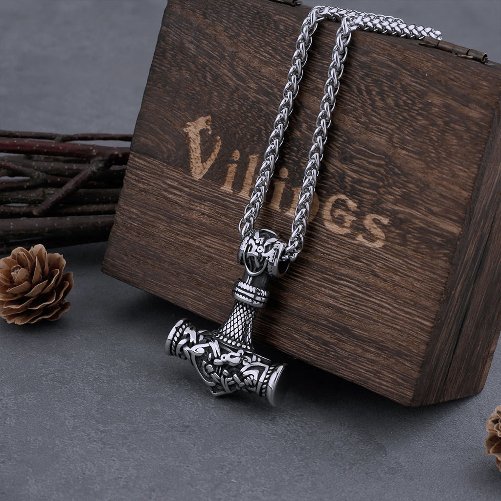 Mjölner-hänge med gravyr i form av Jörmungandr