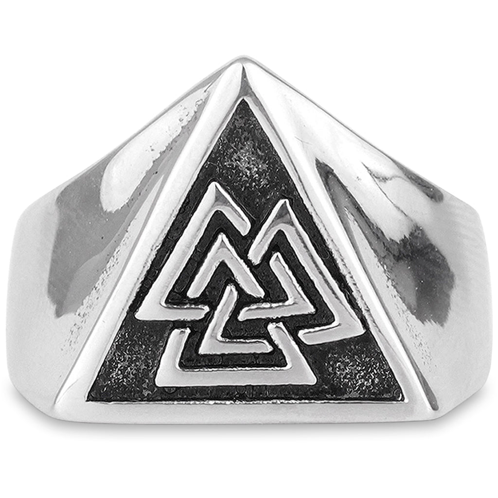 Trekantig ring med Odens knut framtill