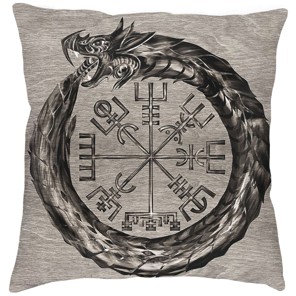 Grå kudde i polyester med motiv av svansbitande orm (ouroboros) och runsymbolen vegvisir