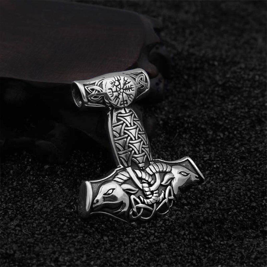 Torshammare i silver med vegvisir och dekorativa bockar
