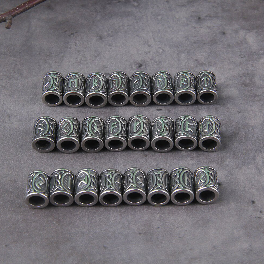 Fornnordiska skäggringar tillverkade av rostfritt stål