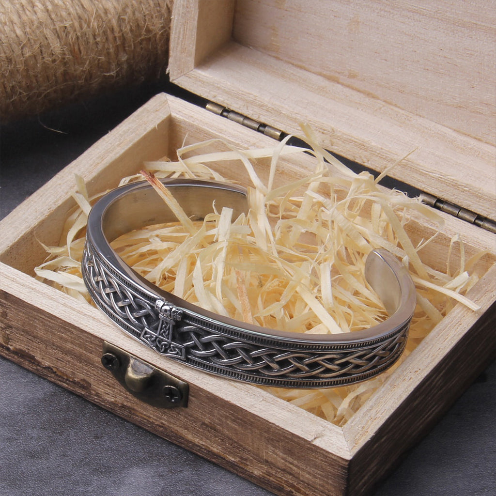 Stelt armband i rostfritt stål graverat med Mjölner