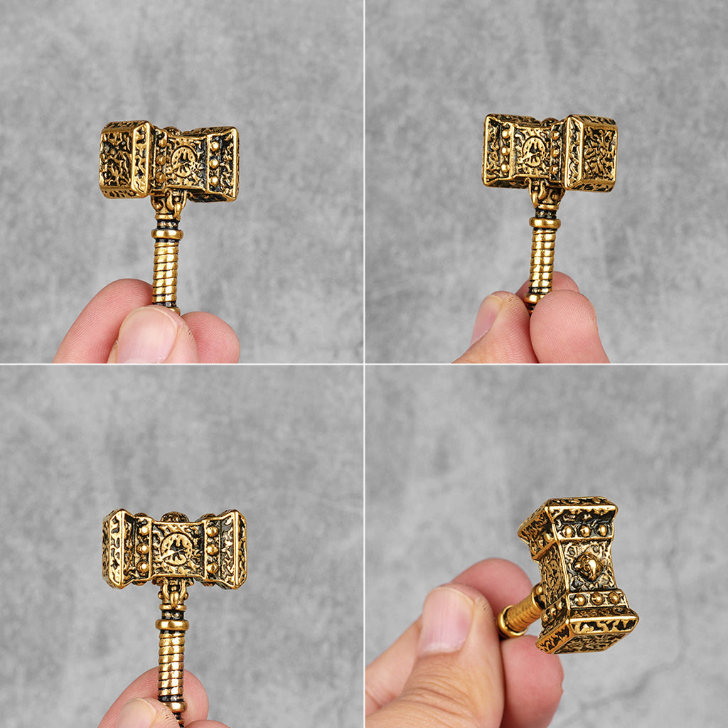 Vikingatida torshammare-amulett tillverkad i förgyllt stål