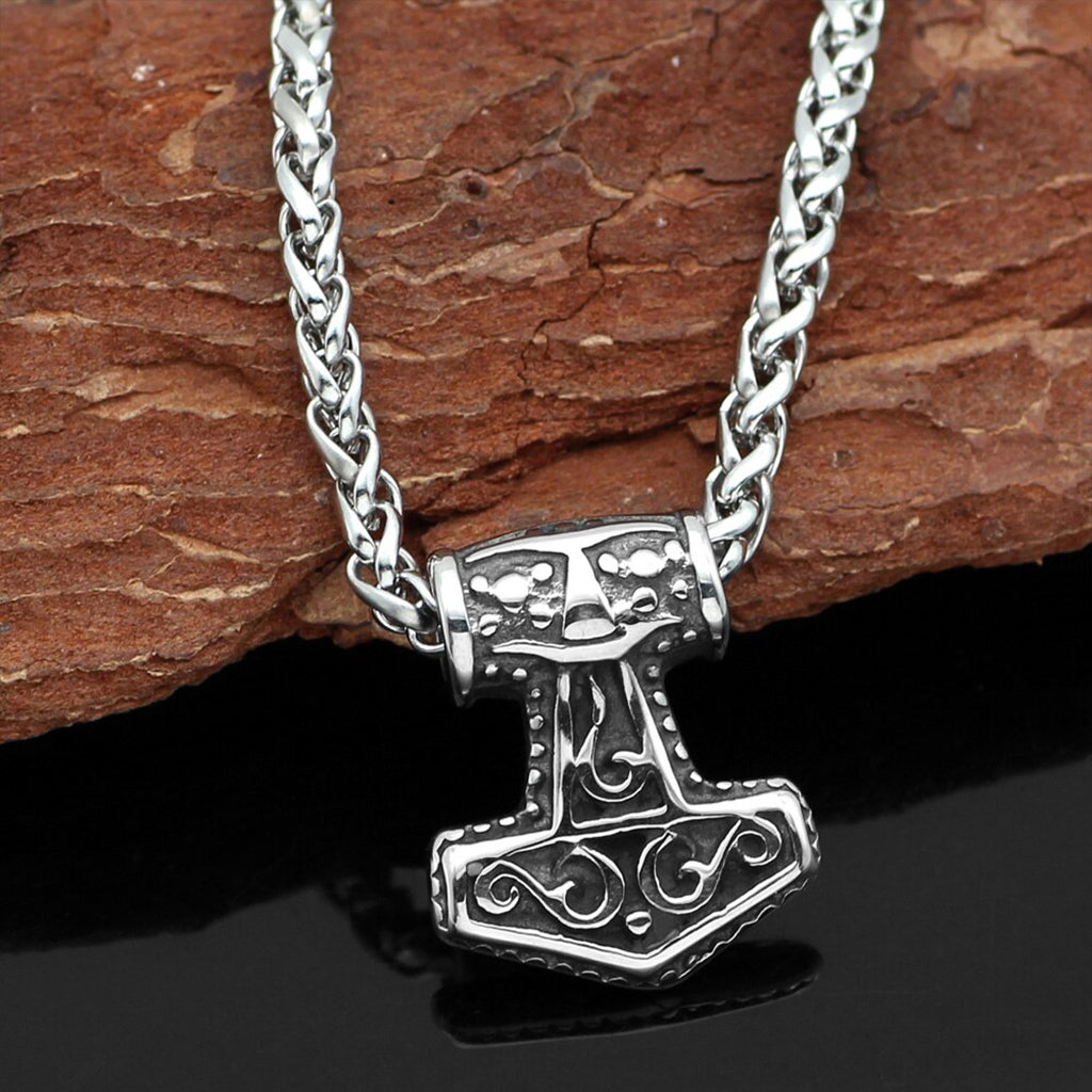 Silverfärgad Tors hammare i miniatyrformat