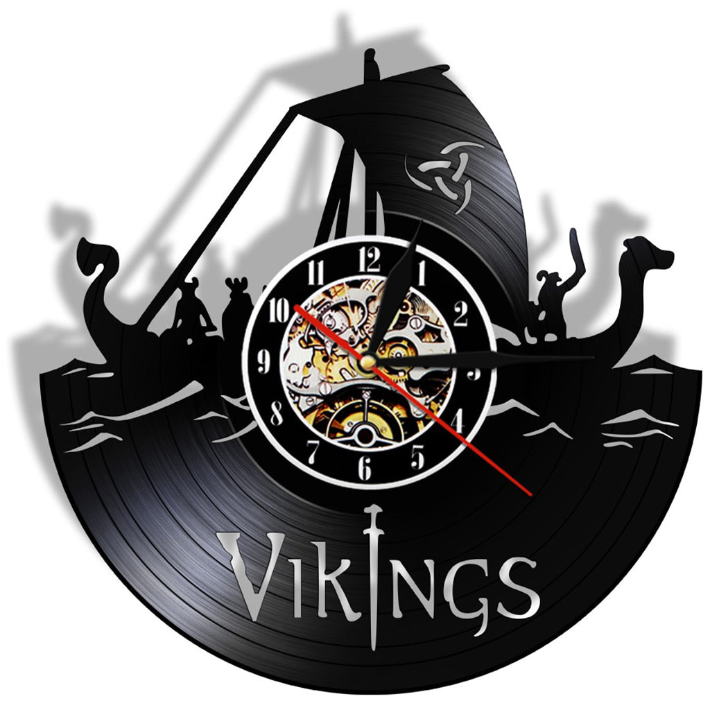 Svart väggklocka med vikingar