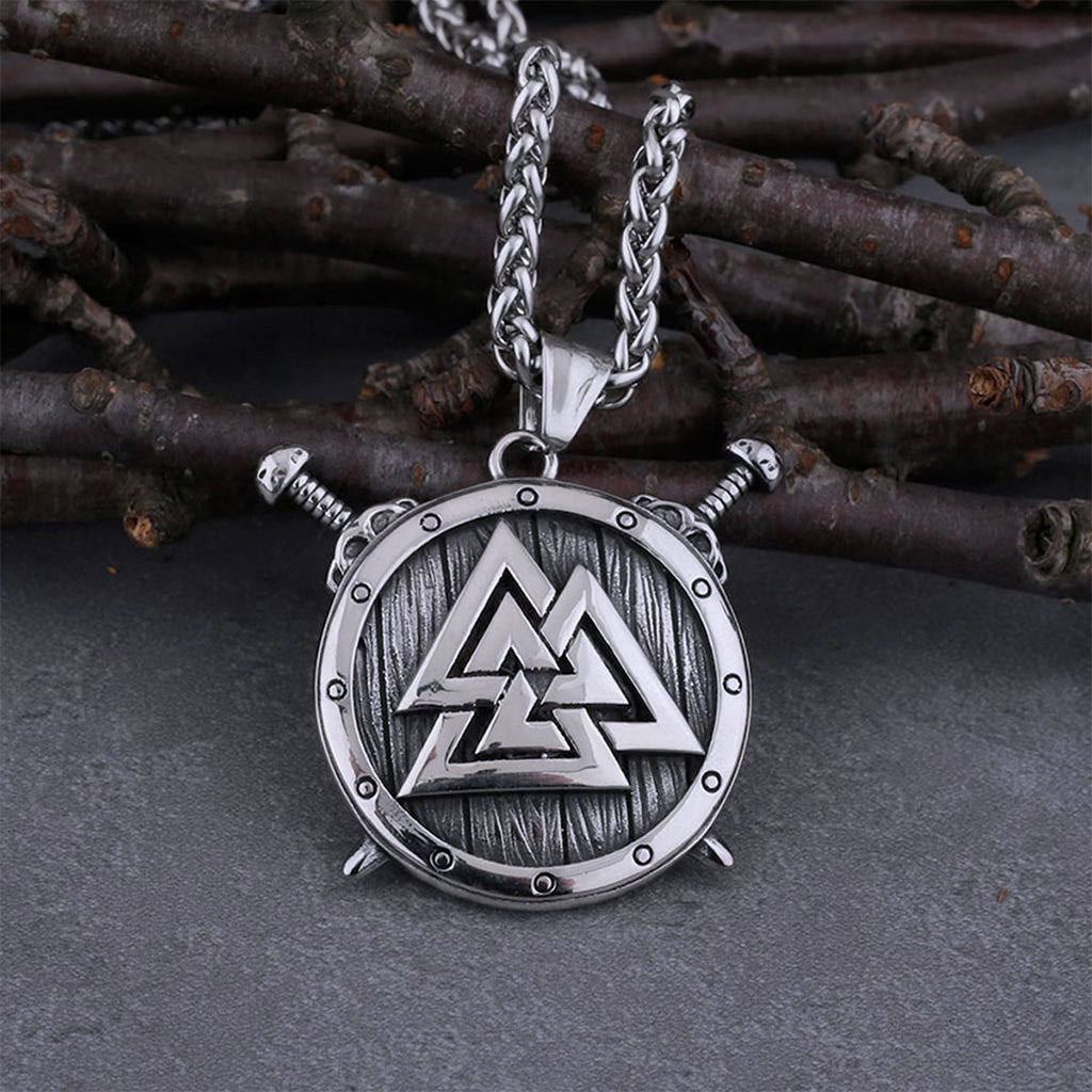 Stålhalsband med vikingatida symbolik kopplad till Valhalla