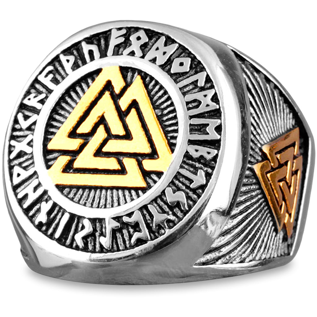 Ring med vikingasymbolen valknut på klacken