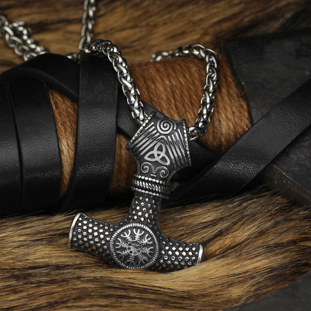 Vikingatida herrhalsband i metall