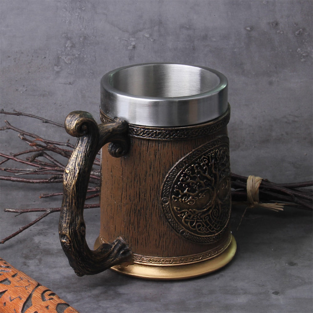 Viking mugg med detaljtrogen trästruktur