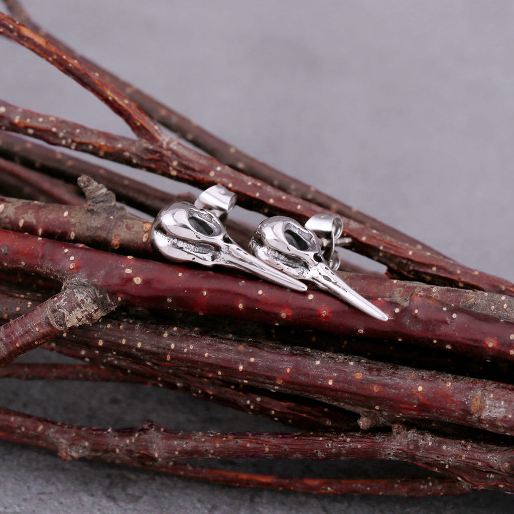 Vikingatida öronstift i form av kråkfåglar