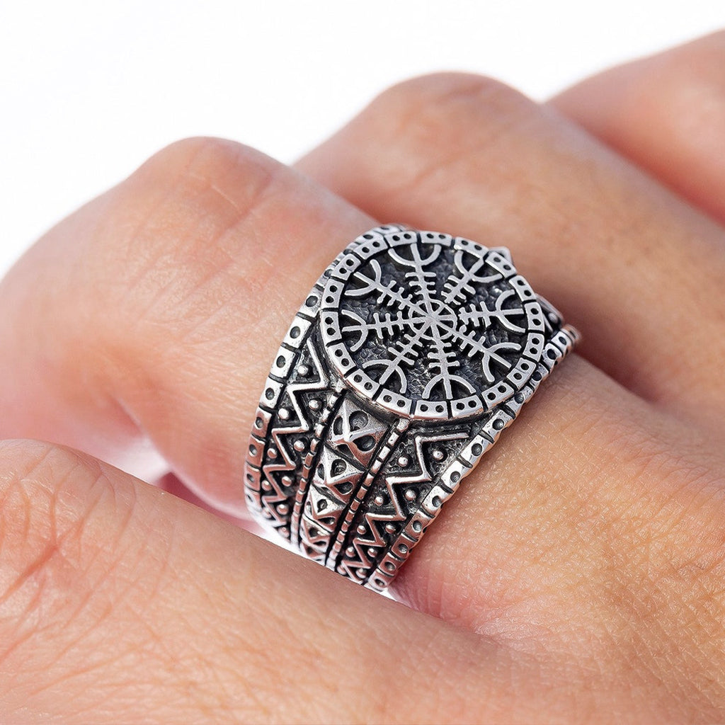 Vikinga ring med isländsk rungalder för att skrämma bort fiender