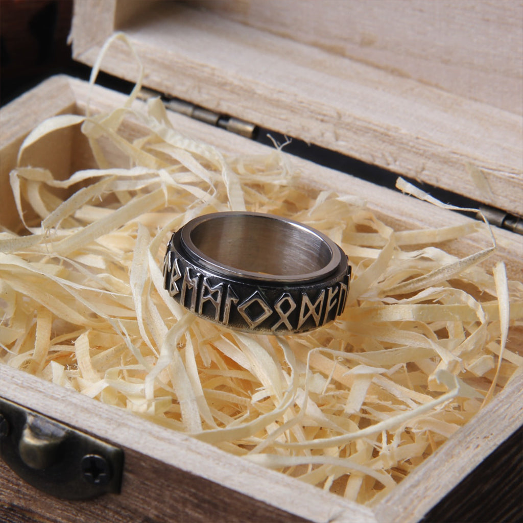 Vikingatida antistress ring graverad med runtecken runtom
