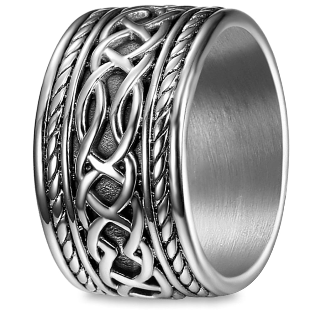 Forntida ring med keltiskt knutmönster runtom